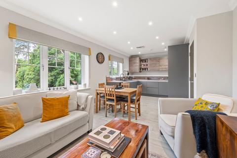 2 bedroom apartment for sale, Howard Place, Weybridge, KT13