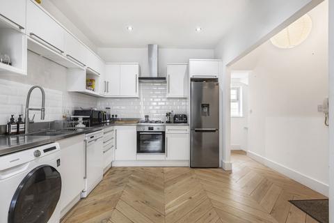 2 bedroom ground floor flat for sale, Balls Pond Road, London, N1