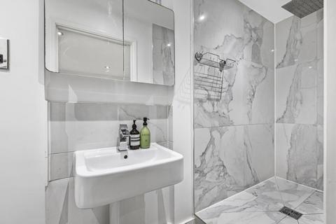 2 bedroom ground floor flat for sale, Balls Pond Road, London, N1