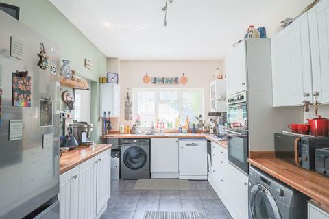 undefined, Raglan Place, Close To Sea Front - Ground Floor Flat With Own Private Entrance