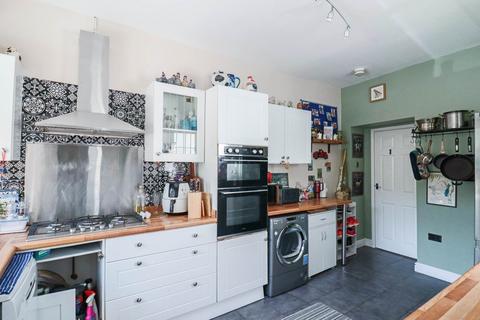 undefined, Raglan Place, Close To Sea Front - Ground Floor Flat With Own Private Entrance