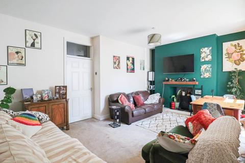 undefined, Raglan Place, Close To Sea Front - Ground Floor Flat With Own Private Entrance