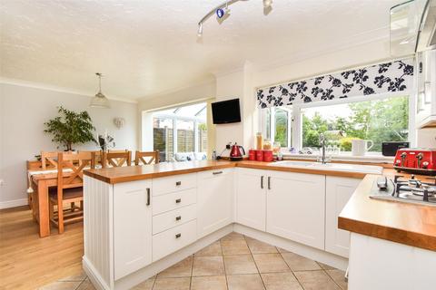 8 Bramling Avenue, Yateley, GU46 6NX