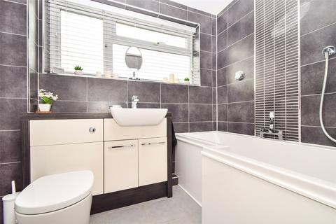 8 Bramling Avenue, Yateley, GU46 6NX