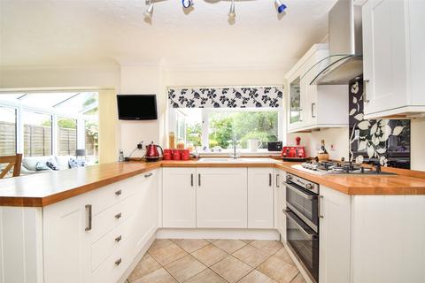 8 Bramling Avenue, Yateley, GU46 6NX