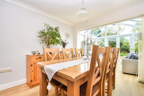 8 Bramling Avenue, Yateley, GU46 6NX
