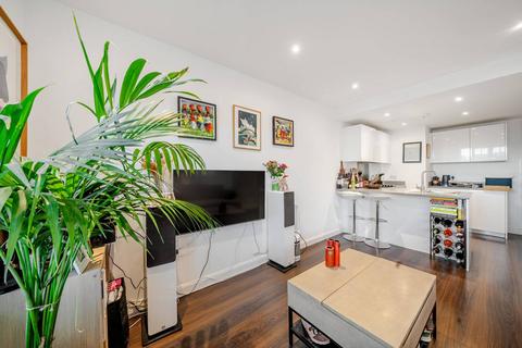 Studio for sale, Higham House West, Hurlingham, London, SW6