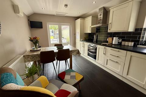 85 Carmarthen Road, Cross Hands, Llanelli, SA14 6SU