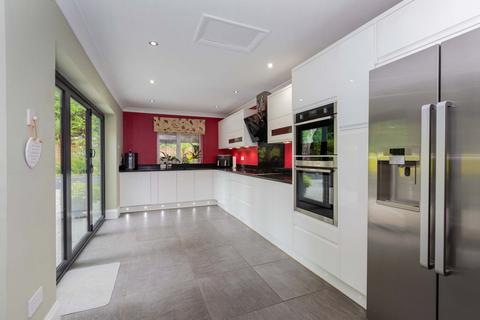 80 Hazell Way, Stoke Poges, Slough, SL2 4DG