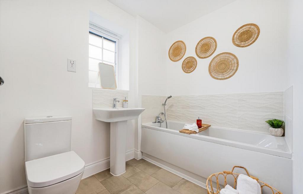 Croston Internal Bathroom.jpg