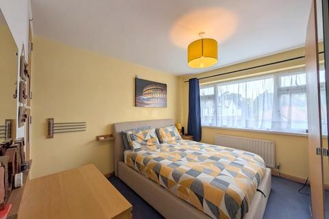 2 bedroom end of terrace house for sale, Staines Road, FELTHAM, TW14