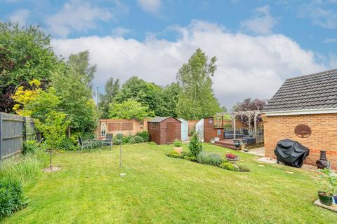 3 bedroom end of terrace house for sale, Tudors Close, Buckingham MK18