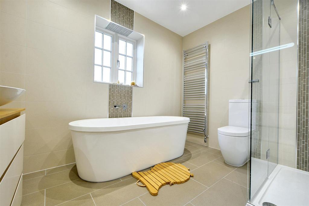 Bathroom 1.jpeg
