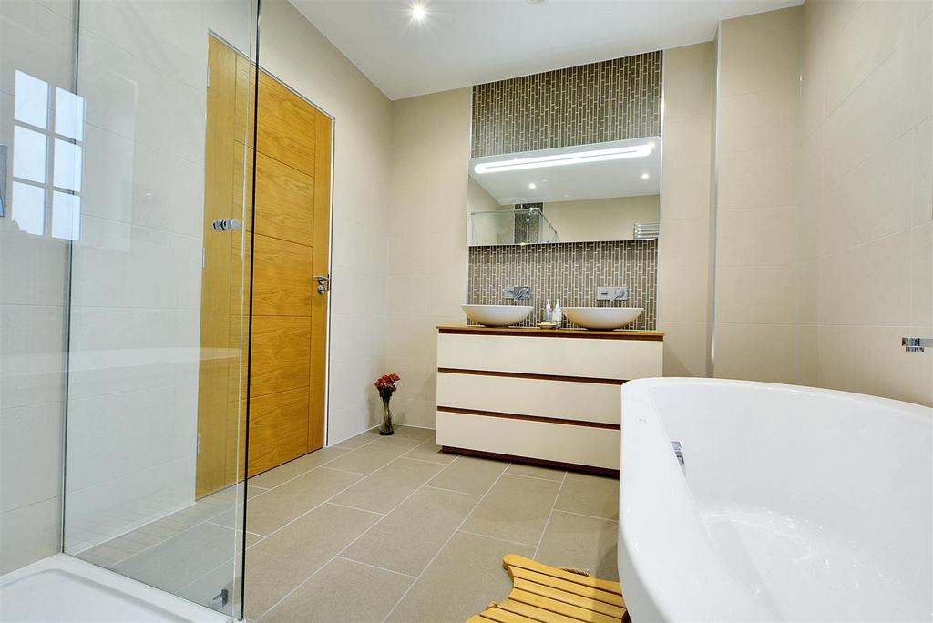 Bathroom 2.jpeg