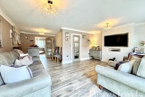 4 bedroom detached house for sale, Lambs Lane South, Rainham, RM13
