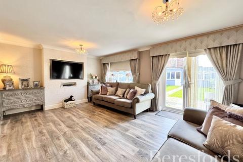 4 bedroom detached house for sale, Lambs Lane South, Rainham, RM13