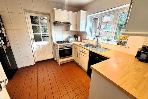 68 Surley Row, Emmer Green, Reading, RG4 8NB