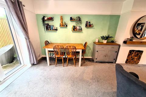 68 Surley Row, Emmer Green, Reading, RG4 8NB