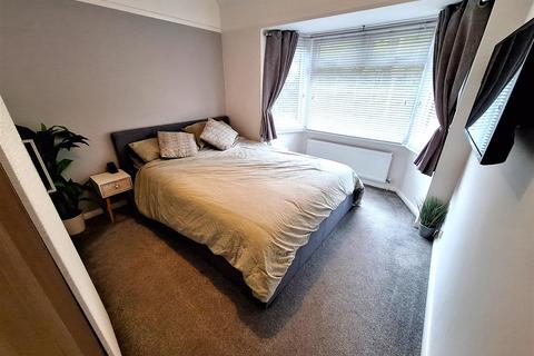 68 Surley Row, Emmer Green, Reading, RG4 8NB