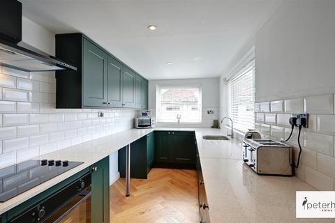 27 Warwick Drive, Sunderland, SR3 3PU