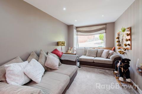 18 Azalea Close, Cardiff, CF23 7HR