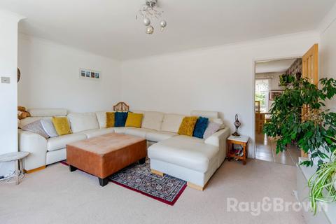 18 Azalea Close, Cardiff, CF23 7HR