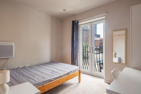3 bedroom apartment to rent, Charlotte Mews, Newcastle Upon Tyne NE1