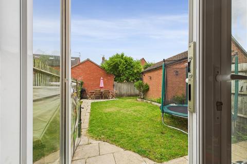 15 Amis Way, Stratford-upon-avon, CV37 7JD