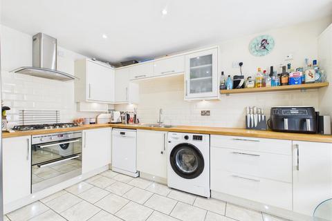 15 Amis Way, Stratford-upon-avon, CV37 7JD