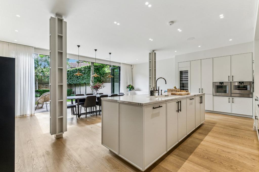 Kitchen/Dining Area