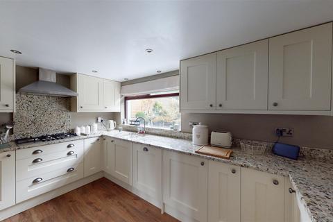3 bedroom semi-detached house for sale, Halifax Road, Northowram, Halifax