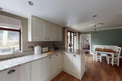 3 bedroom semi-detached house for sale, Halifax Road, Northowram, Halifax