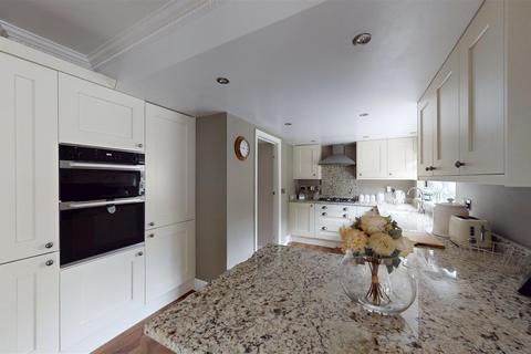 3 bedroom semi-detached house for sale, Halifax Road, Northowram, Halifax