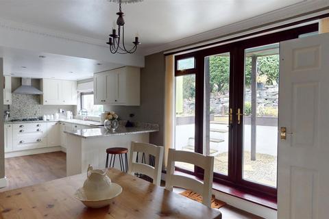 3 bedroom semi-detached house for sale, Halifax Road, Northowram, Halifax