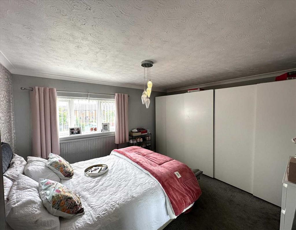 Rear bedroom 2: