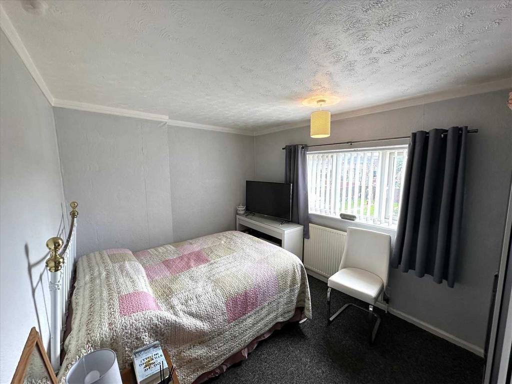 Front bedroom 3: