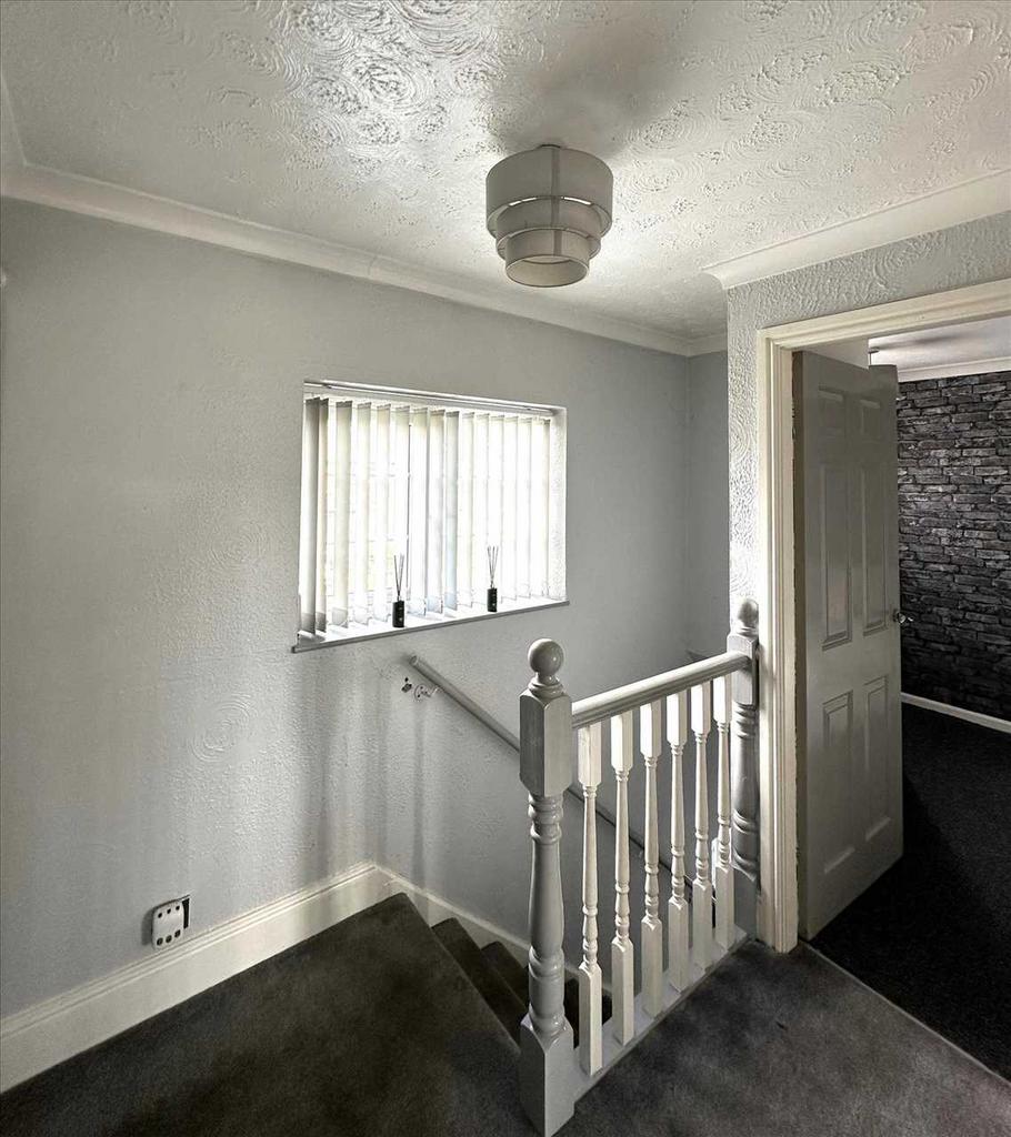 Rear bedroom 1: