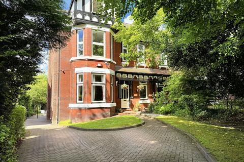 5 bedroom semi-detached house for sale