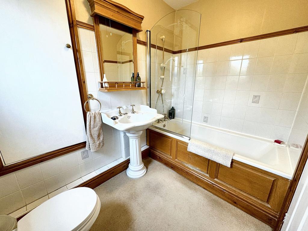 Master Bedroom En-suite