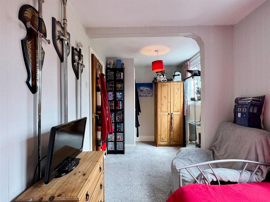 Bedroom 2 (1).jpg