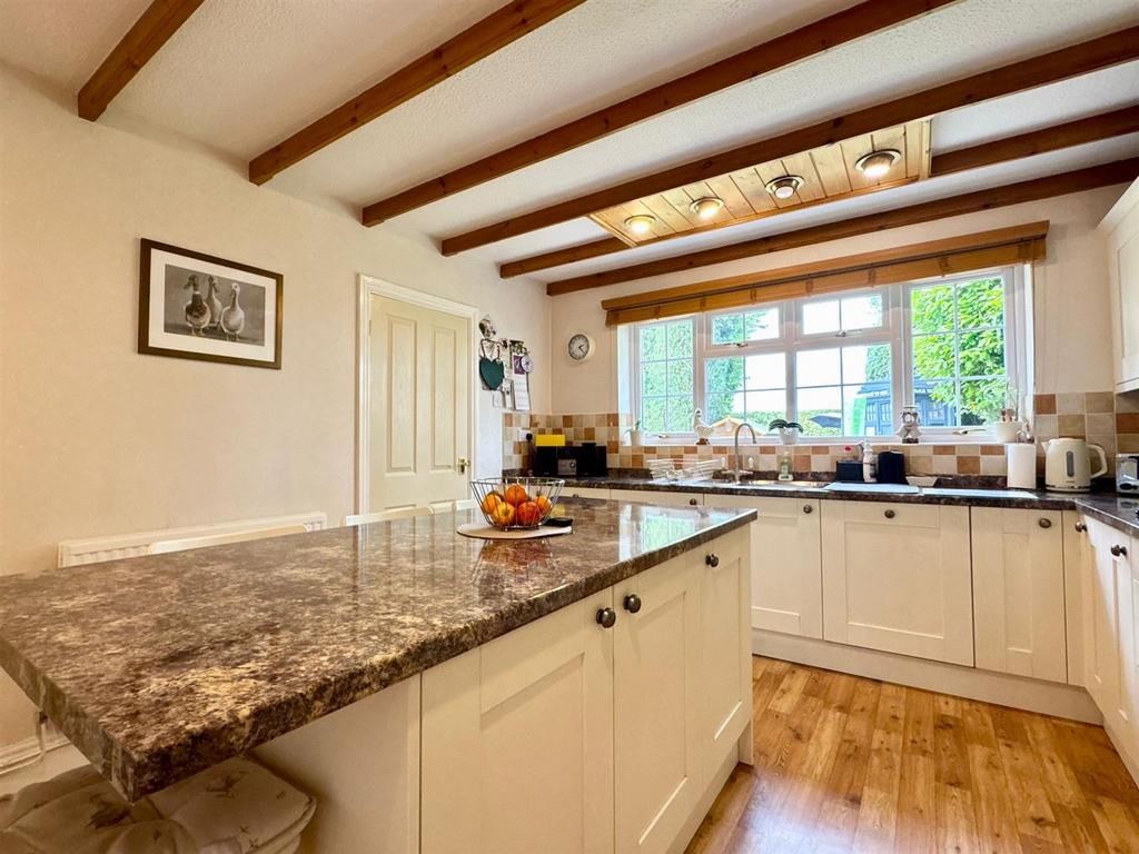 Kitchen (3).jpg