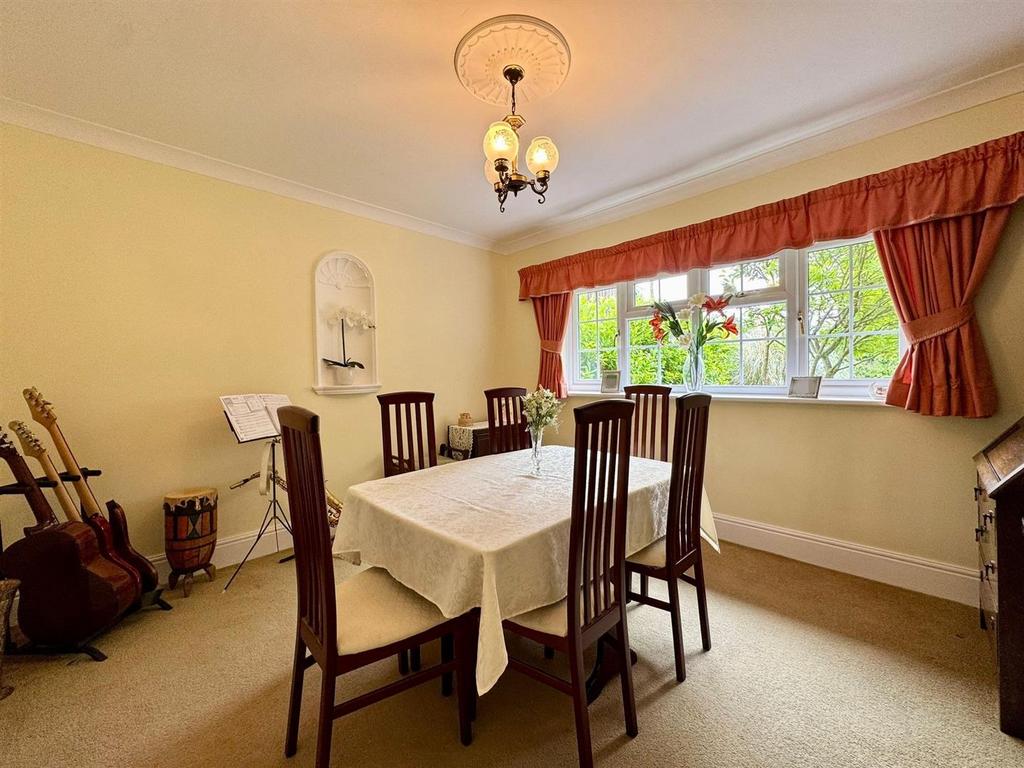 Dining room (1)-fotor-202506061468.jpg
