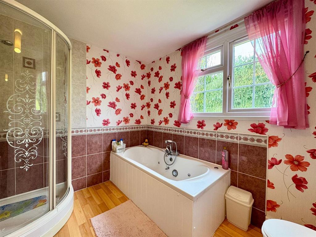 Bathroom (1).jpg
