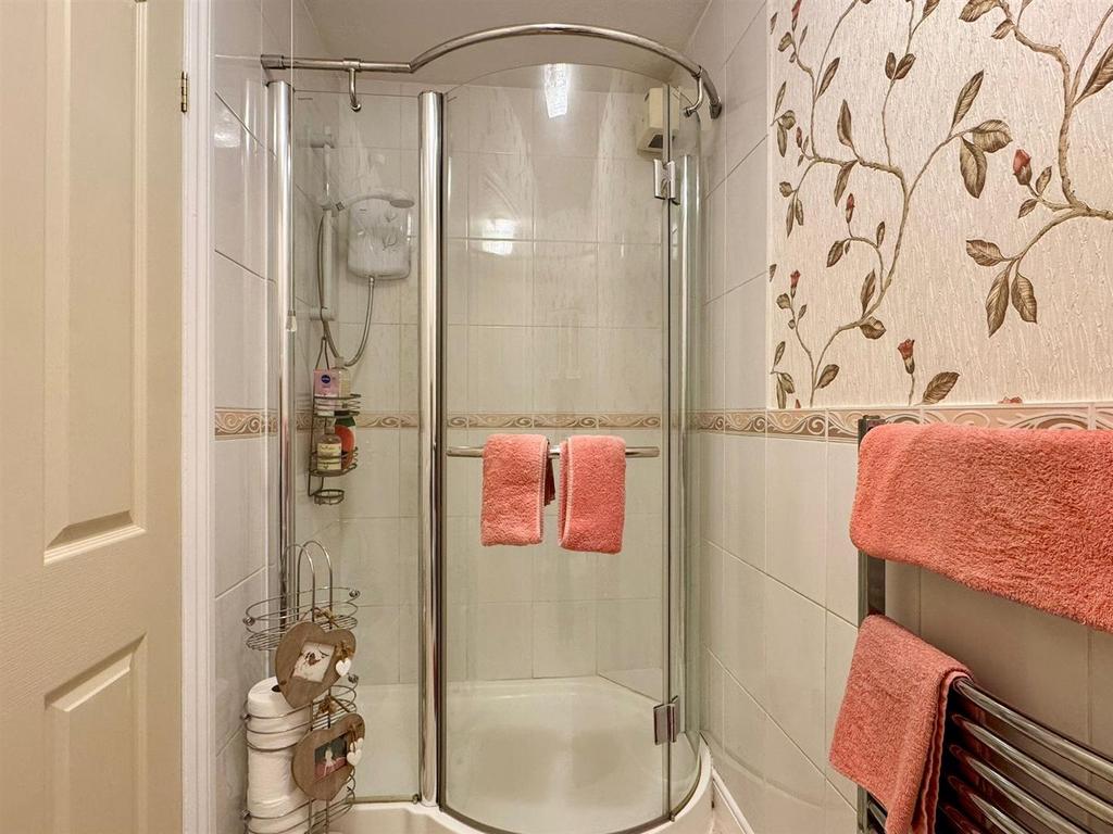 Downstairs shower room (2).jpg
