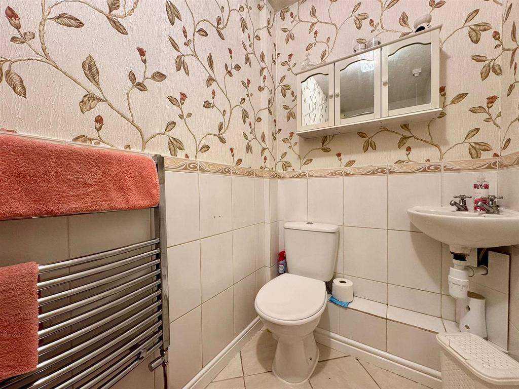 Downstairs shower room (1).jpg