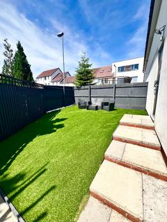 2 bedroom house for sale, Dickens Close, Salford, M7