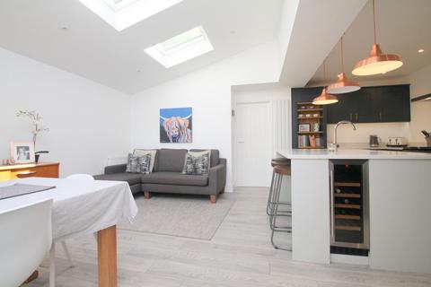 1 Taunton Avenue, Caterham, CR3 5EB