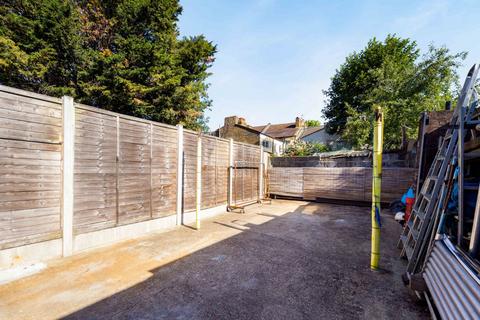 3 bedroom terraced house for sale, Plashet Road, London, E13