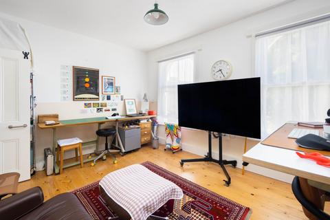 3 bedroom terraced house for sale, Plashet Road, London, E13