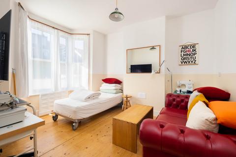 3 bedroom terraced house for sale, Plashet Road, London, E13
